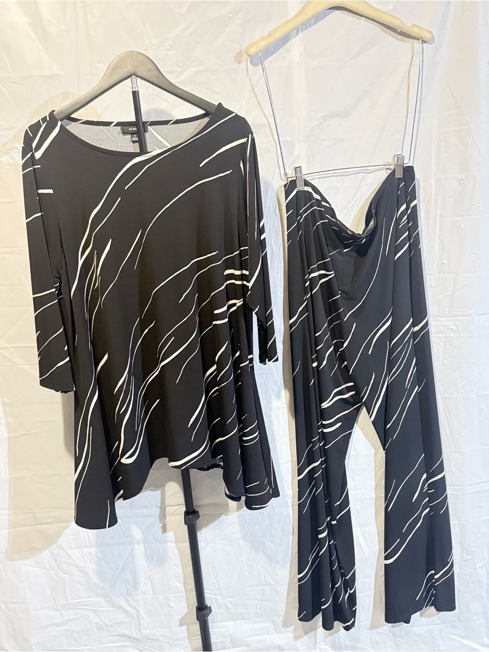 Alfani 2-Piece Pants & Top Set Black White Geometric Knit Top 1X Pants XL EUC - Picture 2 of 6